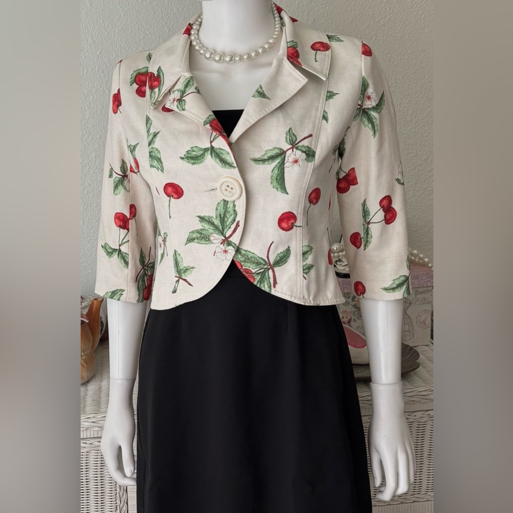 Smythe Cropped Blazer Red Cherry Print 1/2 Length short sleeves in Cream Size 4